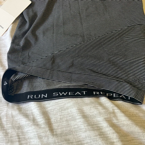 NWT Lululemon Swiftly Tech Racerback, Sz 4, White/White/Black - Picture 5 of 6